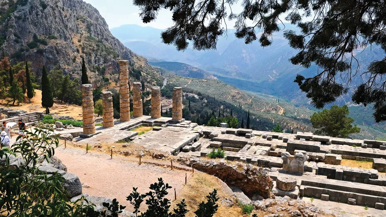 Delphi tour by Black Leader Athens
